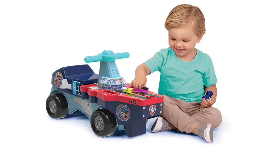 Децата могат да се включат в действието с автомобила с крака на PAW Patrol с летяща платформа