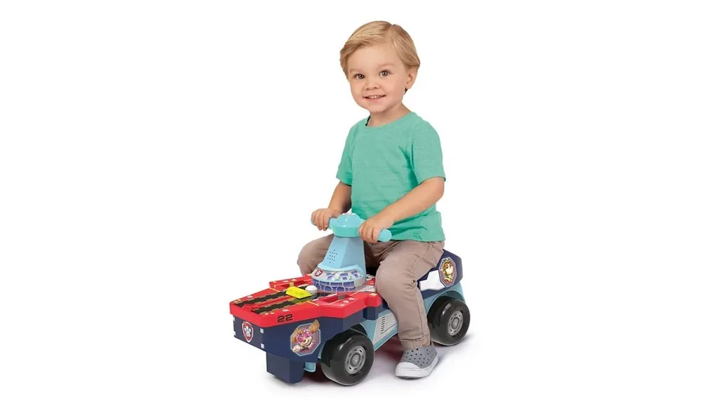 Децата могат да се включат в действието с автомобила с крака на PAW Patrol с летяща платформа