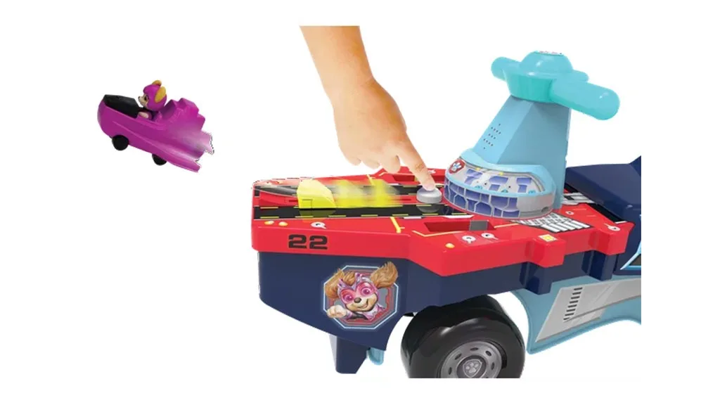 Децата могат да се включат в действието с автомобила с крака на PAW Patrol с летяща платформа