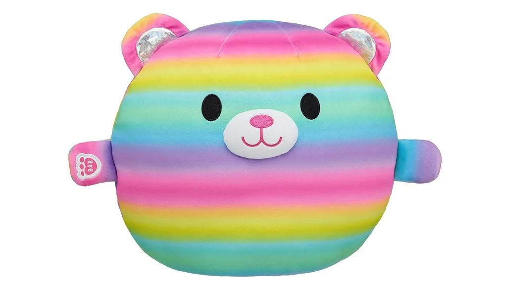 Децата могат да прегърнат новото плюшено мече Skoosherz на Build-A-Bear на Националния ден на прегръдките