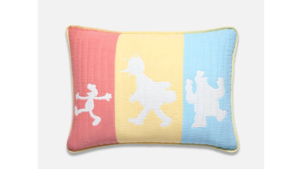 Колекциите на Brooklinen за спално бельо и баня от Sesame Street са сладки и удобни.