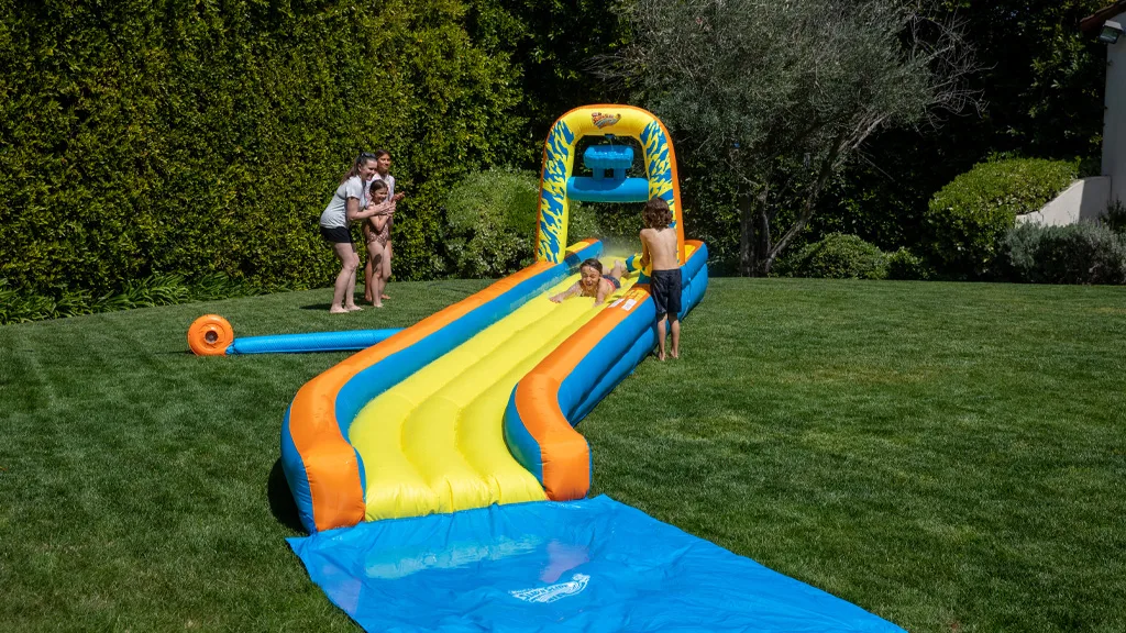 Новият Slip ‘N Slide Air на Wham-O е истинска класика за лятото