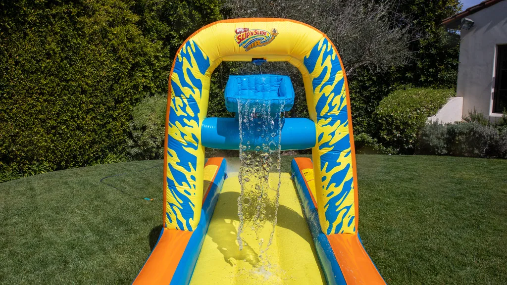 Новият Slip ‘N Slide Air на Wham-O е истинска класика за лятото