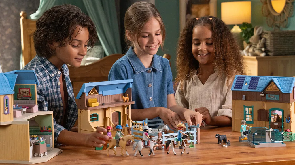 Открий магическите коне на Playmobil Водопад Ранчо!