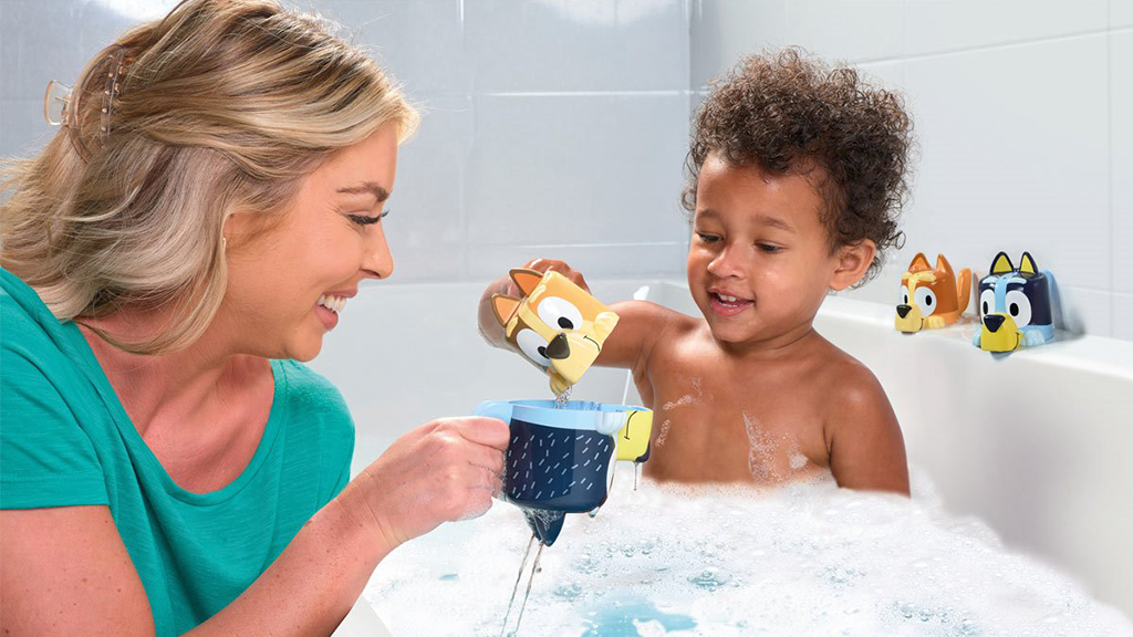 Игрална демонстрация: TOMY Toomies Bluey семейна кула за строене
