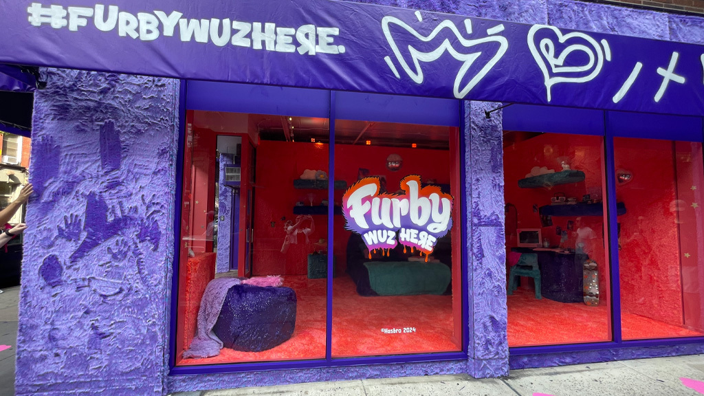 Посети уютното местенце на Furby с преживяването Furby Wuz Here