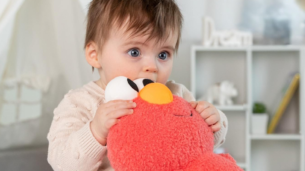 Децата могат да се сгушат при Сладкото чудовище с играчките на Kids Preferred