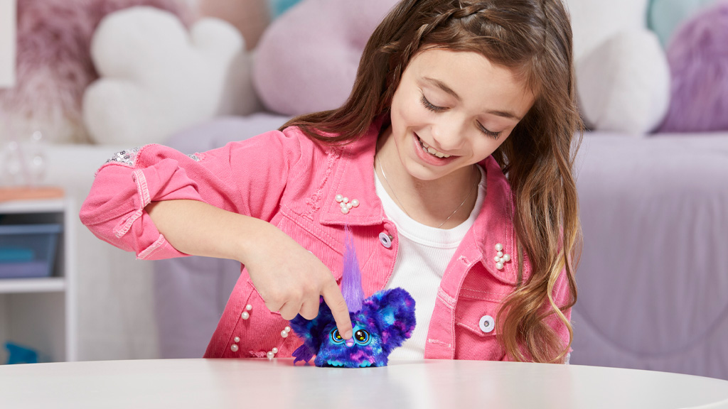 Тези нови Furby Furblets са перфектната група от мини, музикални, палави приятели