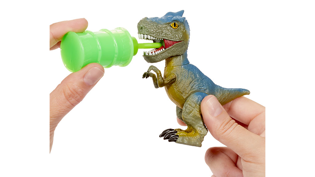 Децата могат да се намокрят с новата играчка GrossMos! Dino от MGA Entertainment