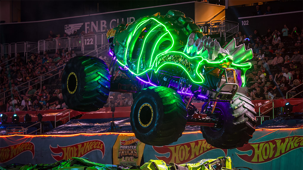 Hot Wheels Monster Truck Live се завръща през 2025 г. с темата Glow-N-Fire