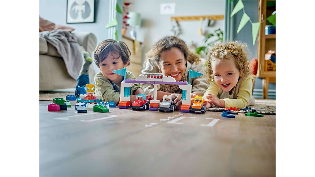Премини през целевата линия на LEGO тухлите с комплектите вдъхновени от Формула 1