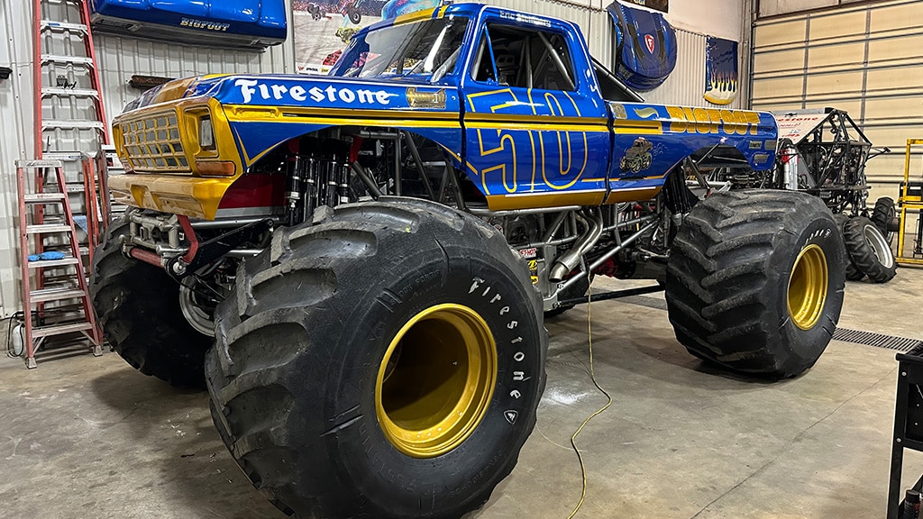 Празнувай Коледа с новите Hot Wheels Bigfoot Monster Trucks!