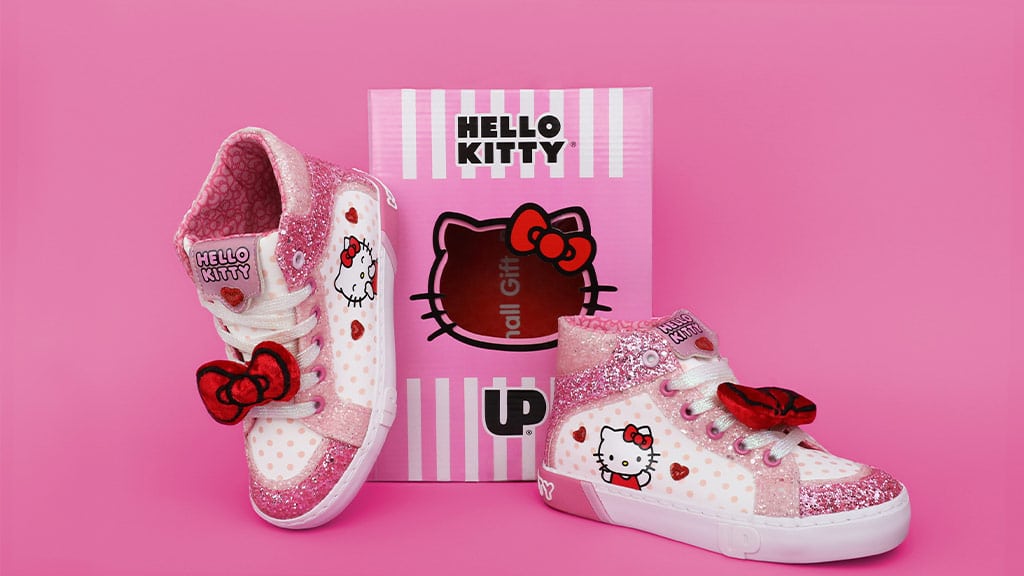 Новите обувки Hello Kitty от Ground Up са стилни в розово