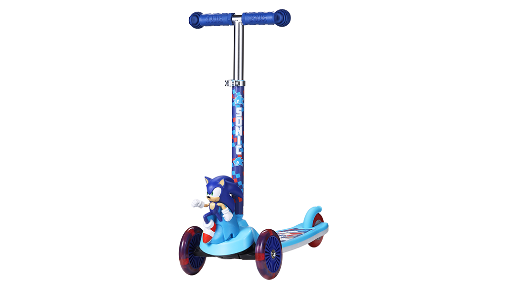 Sonic, енотът 3 бърза към телевизора в твоя хол