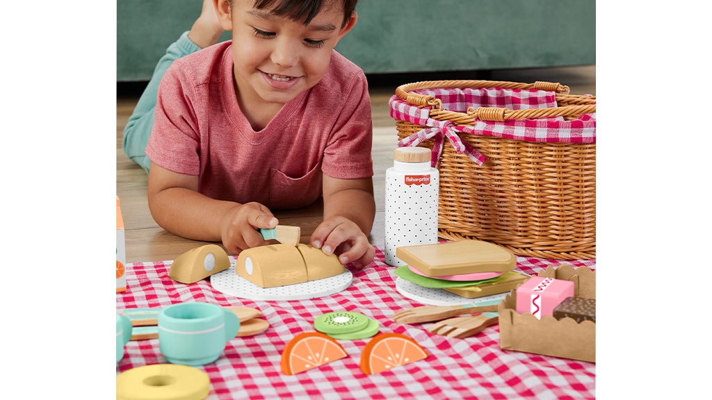 Mattel Fisher-Price дървена кошница за пикник комплект