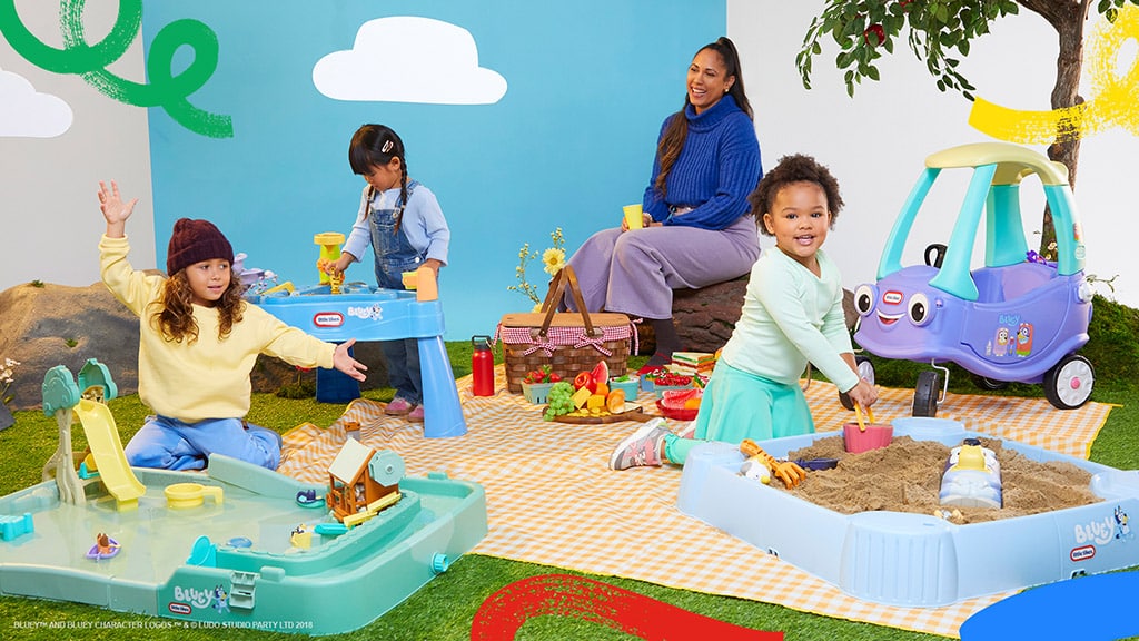 Скочи в пролетта с новите Little Tikes Bluey комплекти за игра на открито