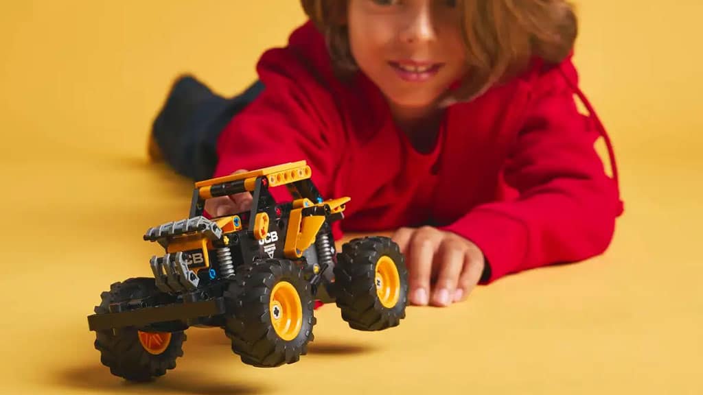 JCB DIGatron подобрява серията Technic на LEGO Group