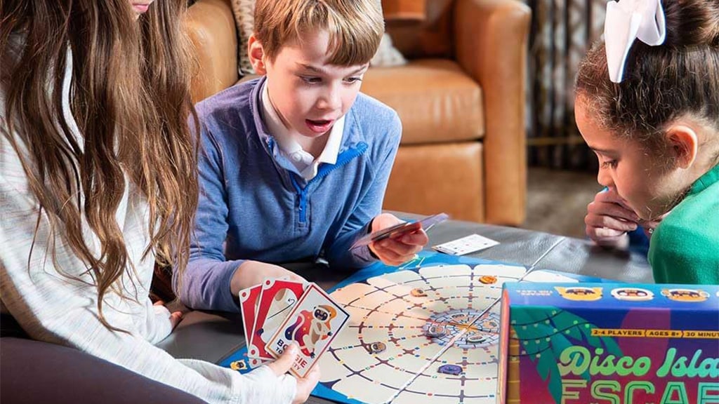 TOMY Напълни панталоните си