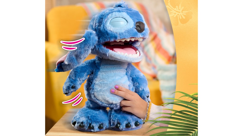 Новата интерактивна плюшена фигурка Stitch на Just Play предлага извънземни вълнения