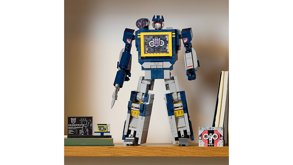 Този LEGO Transformers Soundwave робот е един от най-яките комплекти за строене