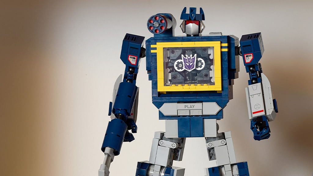 Този LEGO Transformers Soundwave робот е един от най-яките комплекти за строене