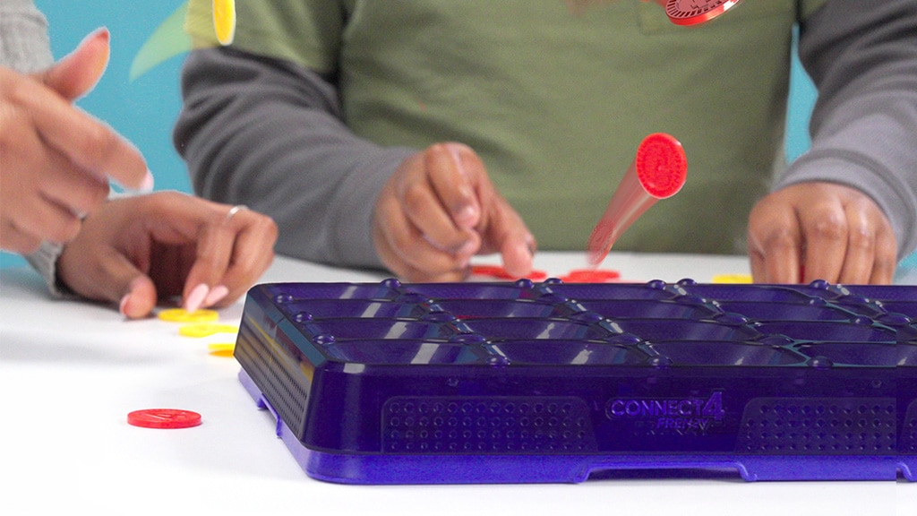 Connect 4 Лудо повишава настроението с бързи, скачени битки