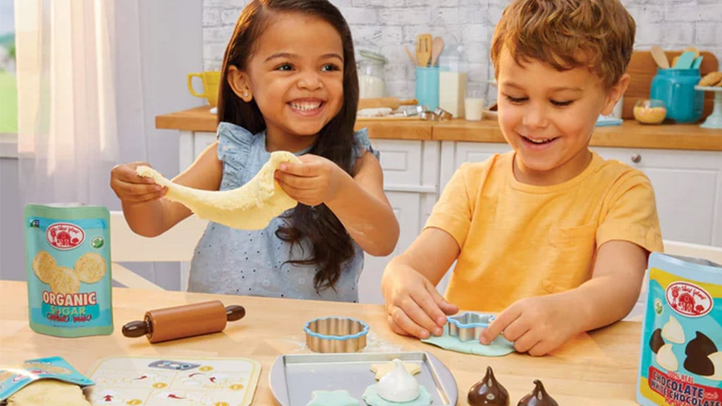 Строй и печи: Little Tikes комбинира реални умения с детски играчки