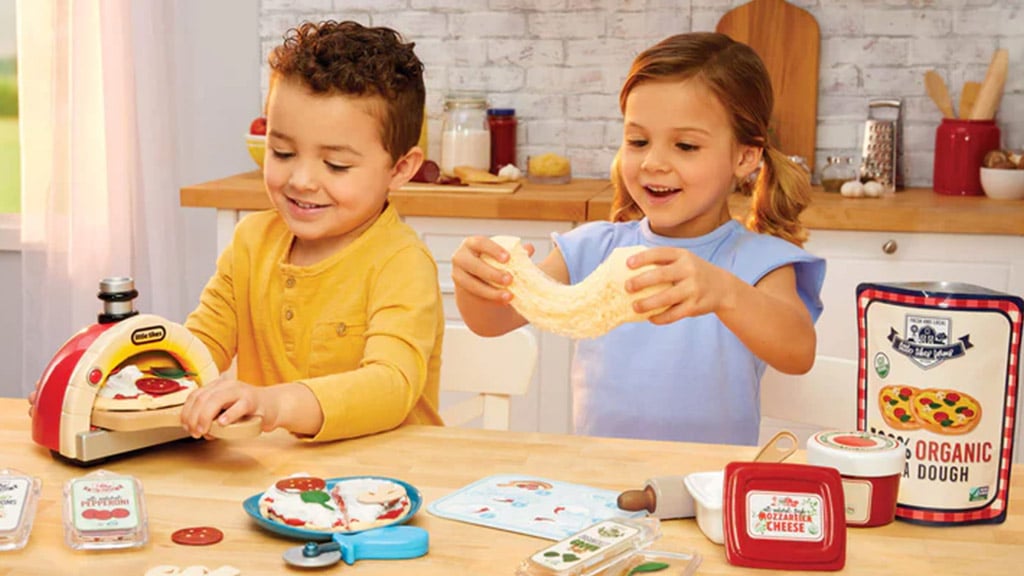 Строй и печи: Little Tikes комбинира реални умения с детски играчки