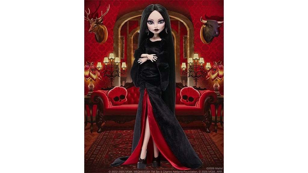 Тази кукла на Mattel Monster High Morticia Addams е очарователно мрачна.