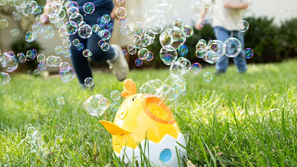Maxx Bubbles танцуваща сапунена мехурка пускаща пиленце