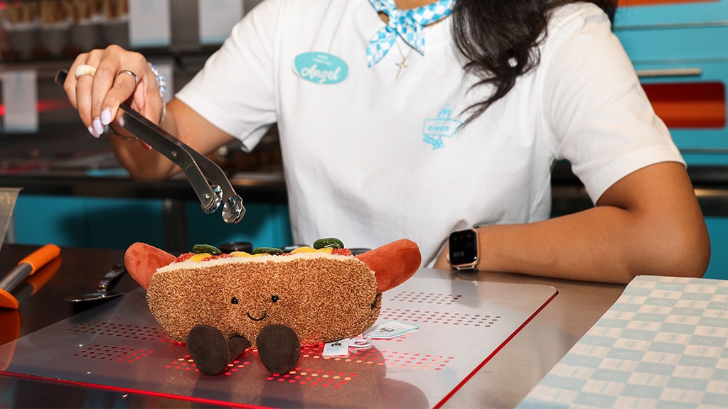 Jellycat Diner представя нова плюшена фигура с меню