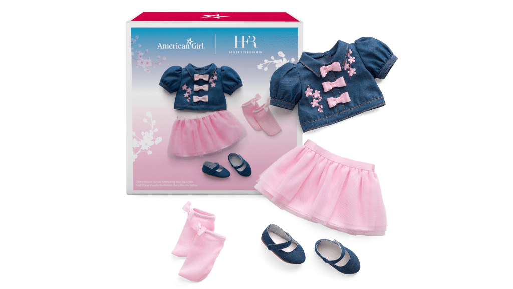 Куклите American Girl ще бъдат стилни благодарение на дрехите на Brooke Sumpter