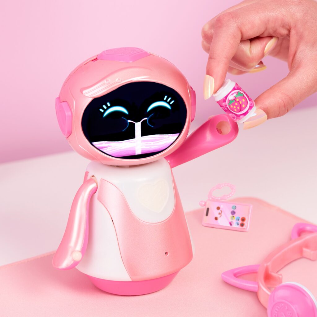 EmotoBOT от Just Play има собствена личност