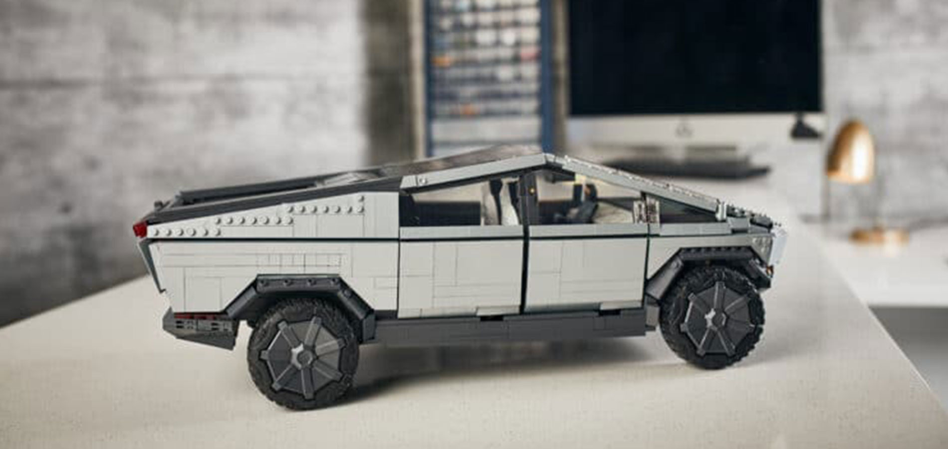 MEGA представя първия сглобяем Cybertruck
