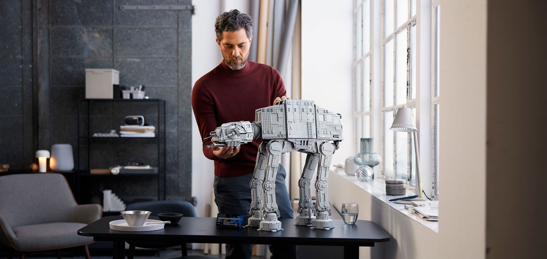 LEGO® предлага огромен AT-AT ходещ механизъм за възрастните фенове