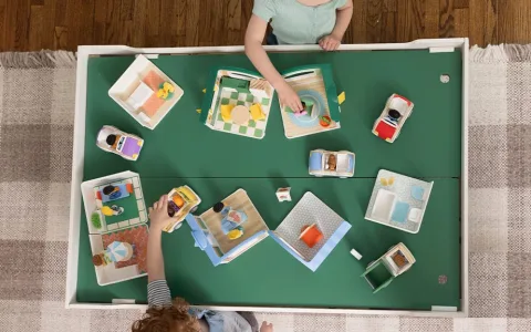 Направи си разходка до Cheery Lane с новата колекция на Melissa & Doug.