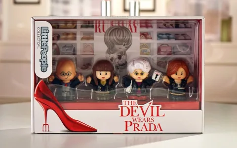 Fisher-Price представя комплекта Little People с модела "Дявол в Prada" на подиума.