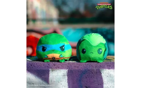 От плюшените фигурки на TeeTurtle Tini Нинджа Костенурка просто лъха на сладост.