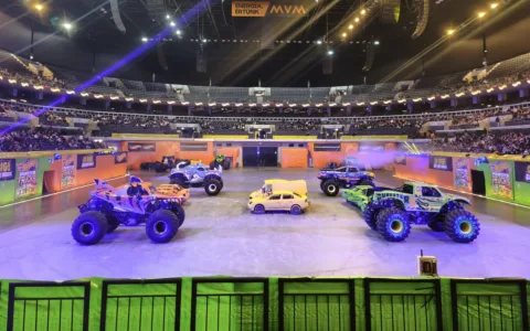 Hot Wheels Monster Trucks Glow-N-Fire Живо Шоу Будапеща отчет
