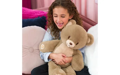 Плюшени играчки с топла прегръдка на Build-A-Bear отново са тук.