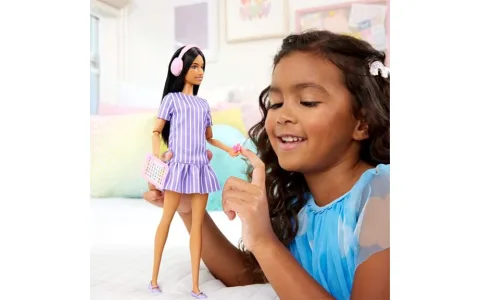 Mattel представя първата аутистична кукла Барби.