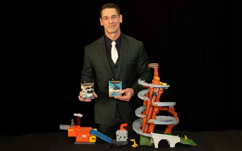 Преобрази детската стая с робота Robosen Megatron.