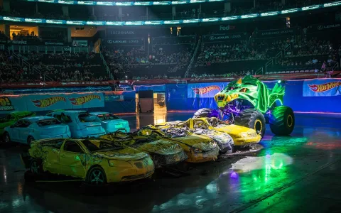 Hot Wheels Monster Trucks Live ще продължи и през 2026 г. с турнето Glow-N-Fire.