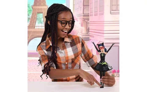 Играчки Playmates Чудотворна Превръщаща се Калинка