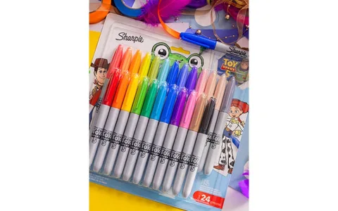 Sharpie и Elmer’s творят с маркерите и слузта от филма „Toy Story 5”