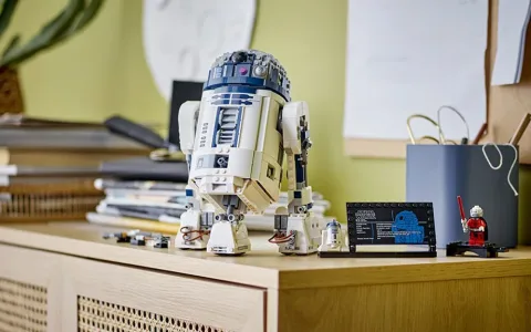 Презентация на играчки: LEGO® Star Wars R2-D2
