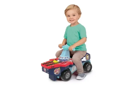 Децата могат да се включат в действието с автомобила с крака на PAW Patrol с летяща платформа