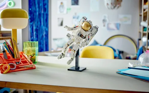 Презентация на играчки: LEGO Creator 3 в 1 Космонавт