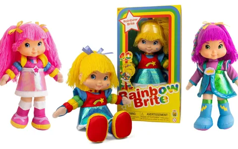 Добави цвят в играта с куклите Strawberry Shortcake и Rainbow Brite