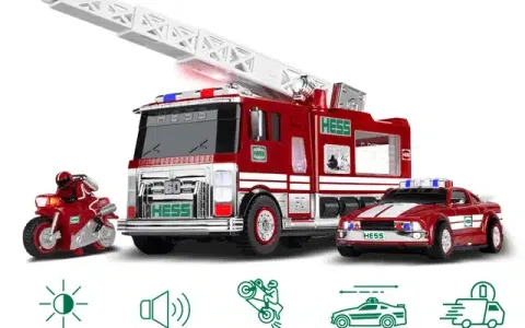 Hess играчка камион празнува 60-годишнината си с комплект пожарна кола, кола и мотоциклет
